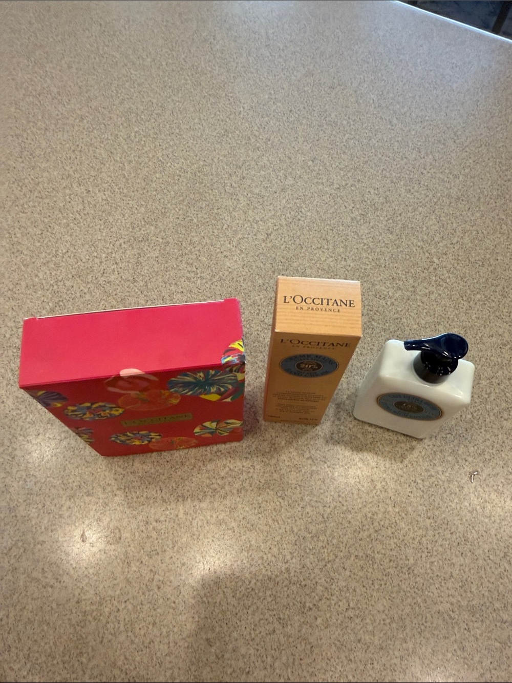 L'Occitane Shea Butter Hand & Body Lotion in gift set 5.2 oz& 8.4oz - Picture 3 of 7